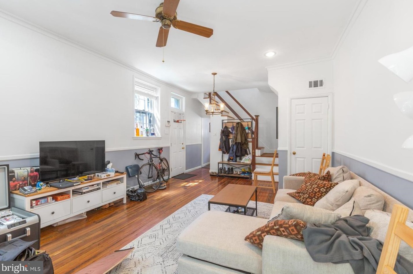 2053 Waverly St, Philadelphia PA  19146-1342 exterior