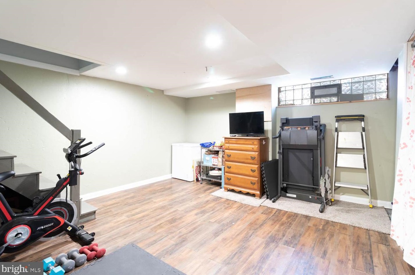 487 Kingsley St, Philadelphia PA  19128-3604 exterior