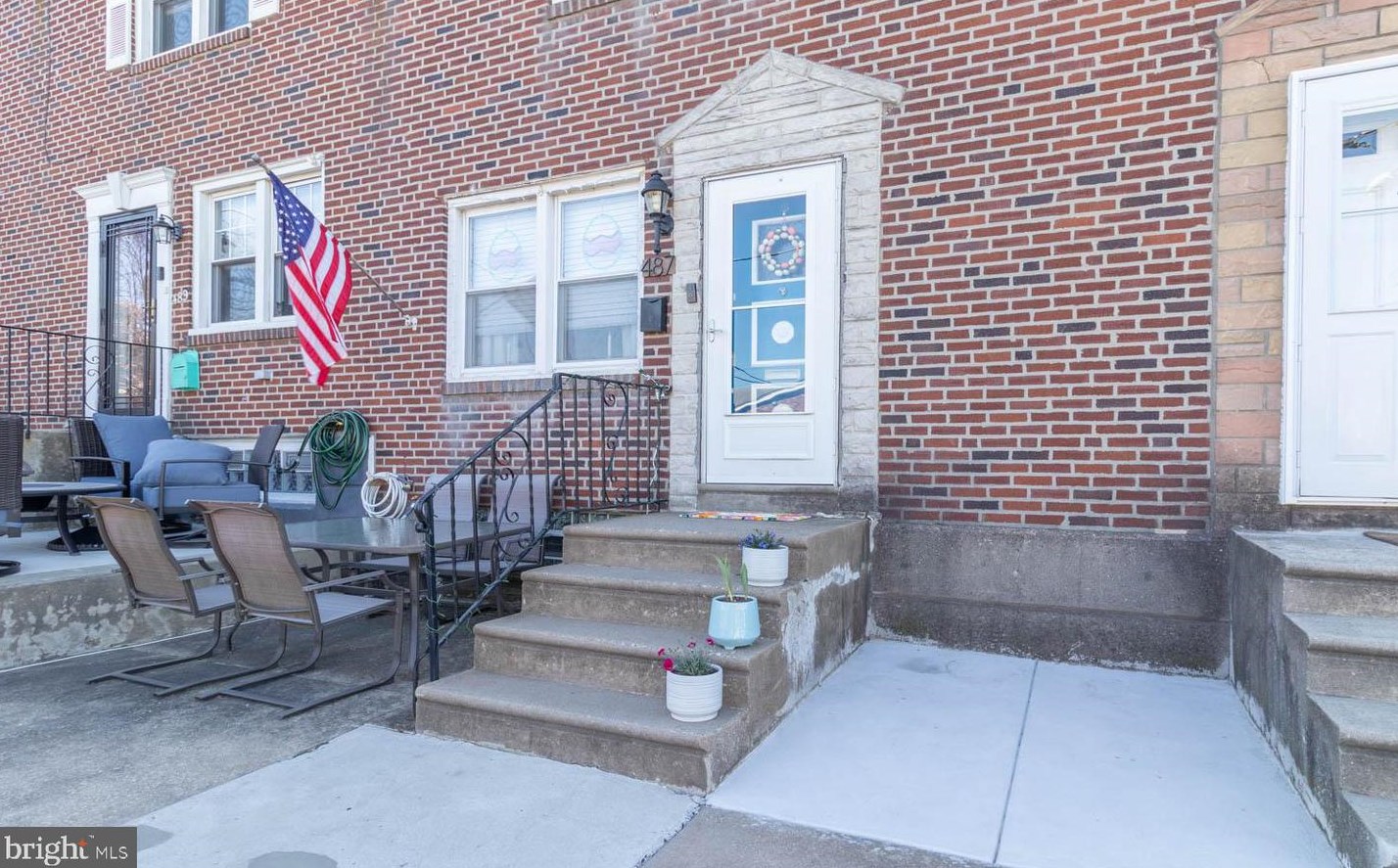 487 Kingsley St, Philadelphia PA  19128-3604 exterior