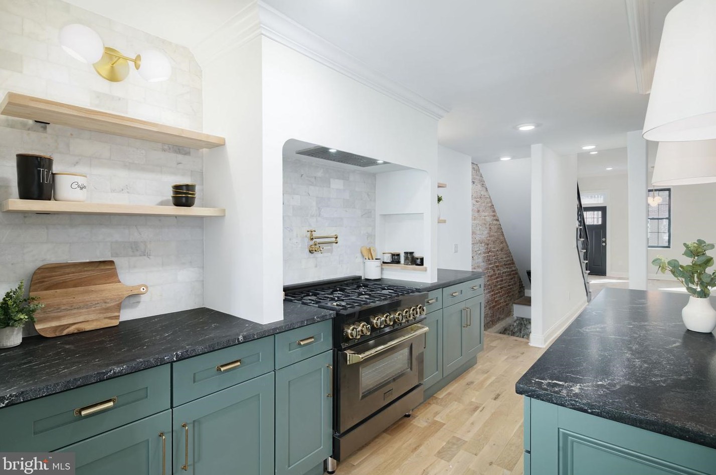 1635 Wharton St, Philadelphia, PA 19146-3036