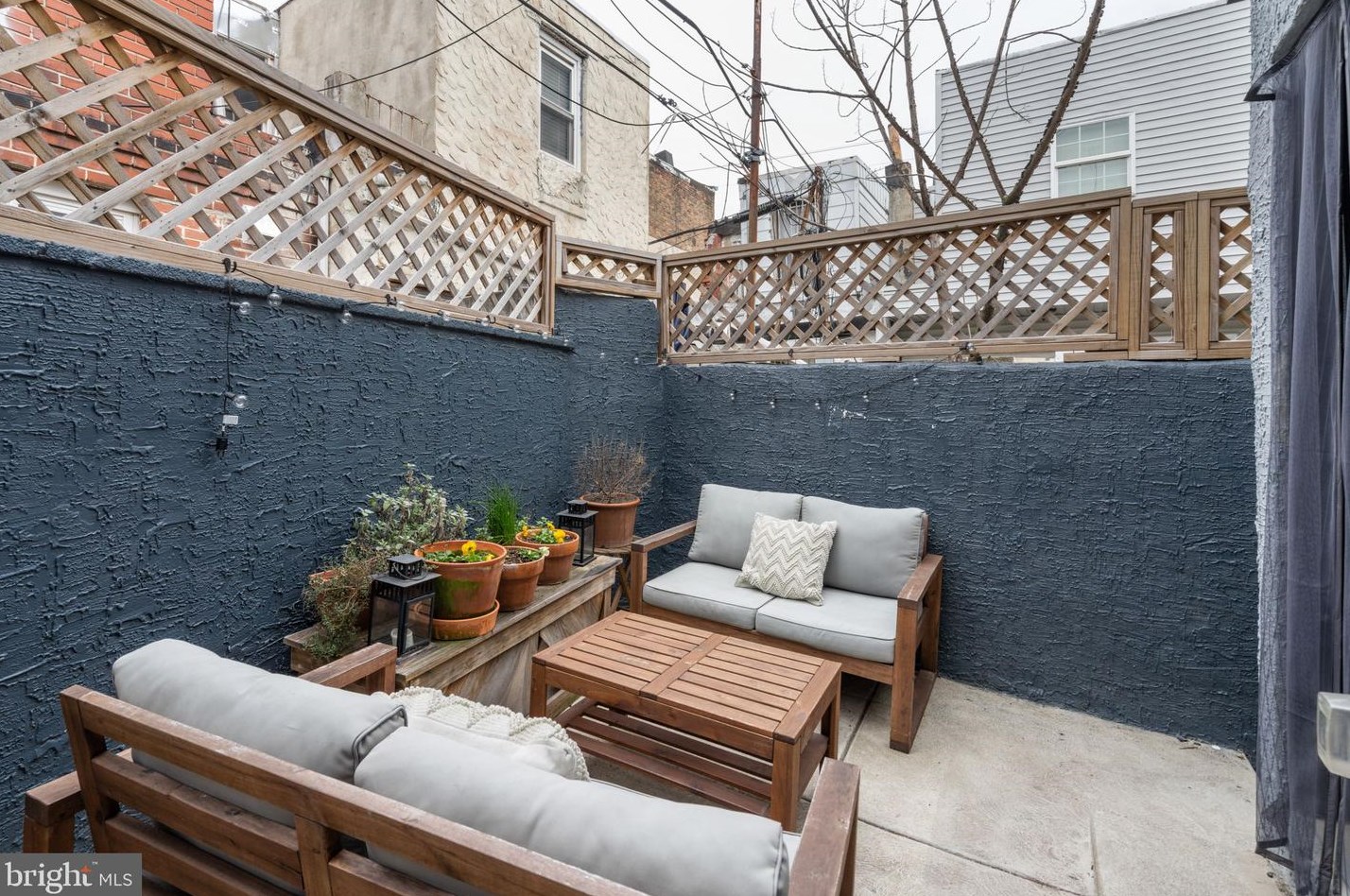 703 Pierce St, Philadelphia PA  19148-1721 exterior