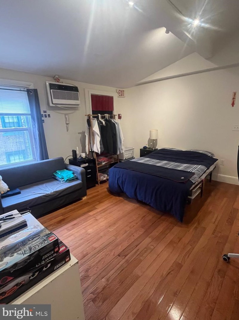 910 Clinton St #3r, Philadelphia, PA 19107