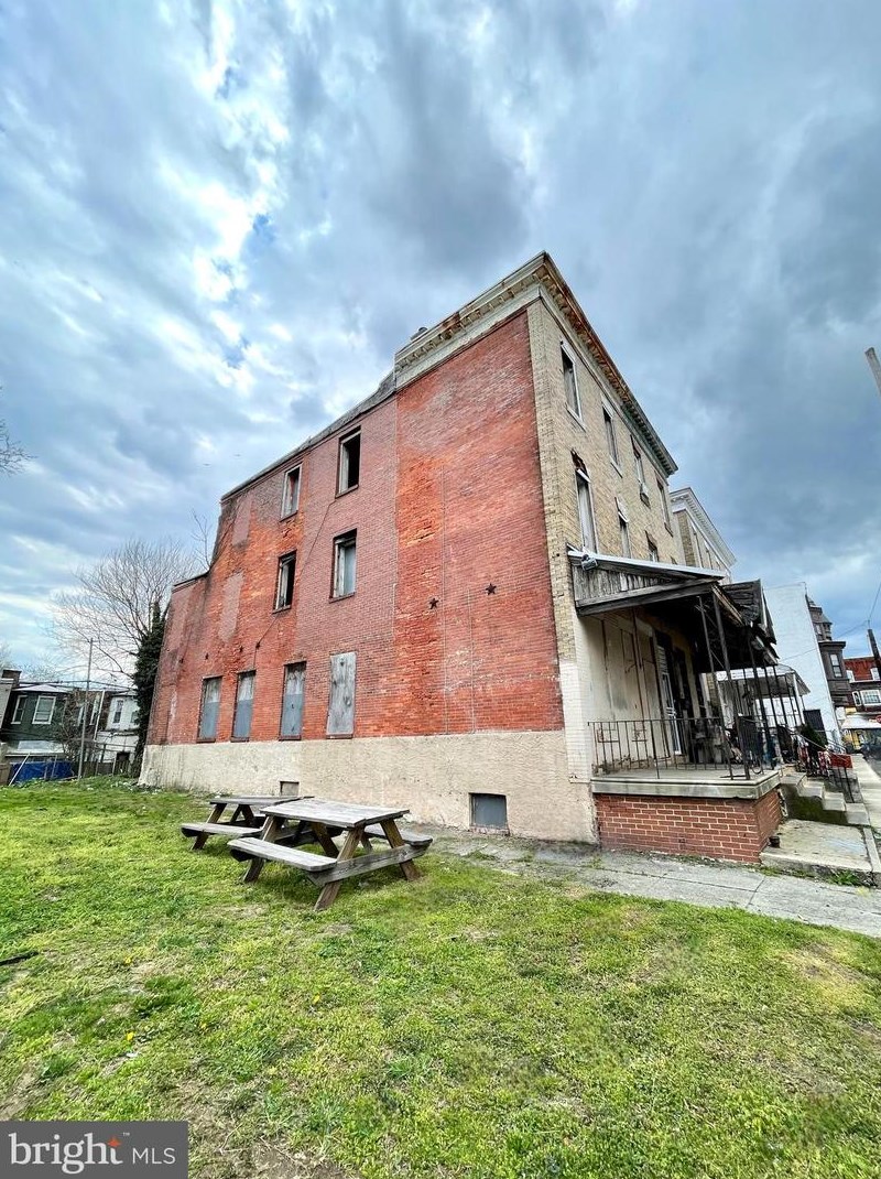 4150 Pennsgrove St, Philadelphia, PA 19104-1251