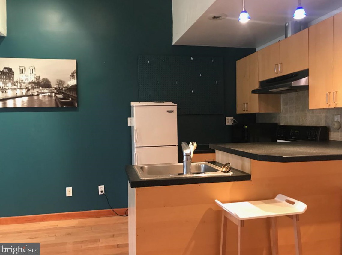 1202 South St #3rd Floor, Philadelphia, PA 19147