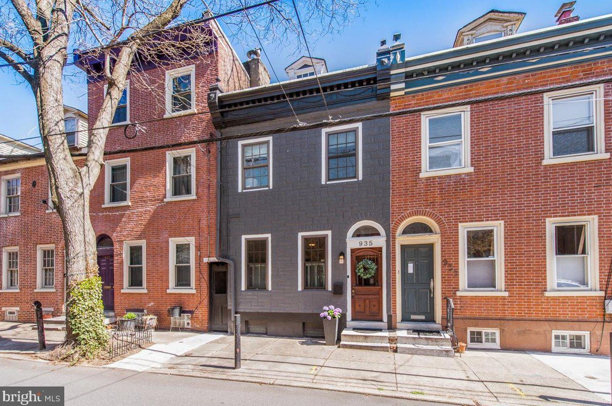 935 Lawrence St, Philadelphia, PA 19123-1439