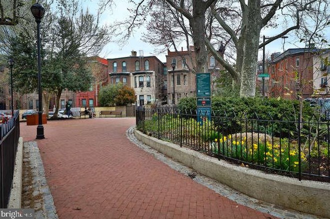 2218 Pine St, Philadelphia PA  19103-6534 exterior