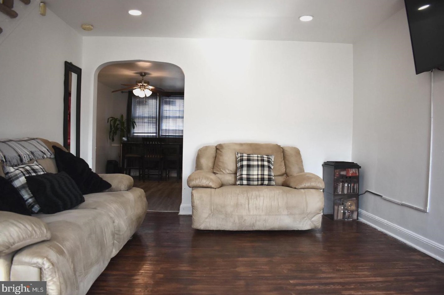 7305 Woodcrest Ave, Philadelphia PA  19151-2214 exterior