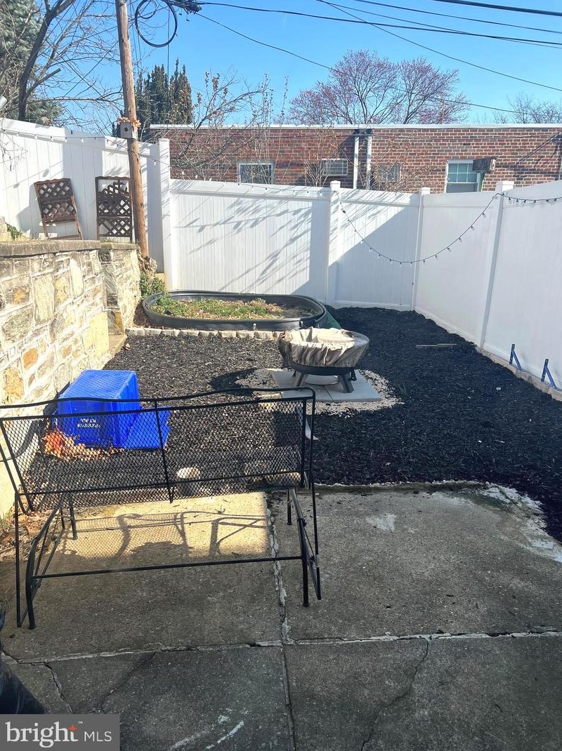 911 Kendrick St, Philadelphia PA  19111-1405 exterior
