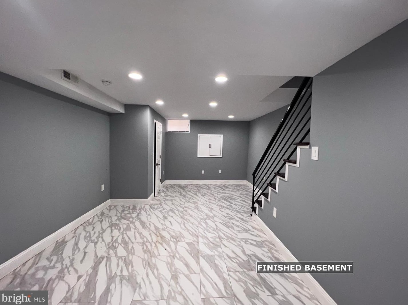 2338 Mountain St, Philadelphia, PA 19145-1325