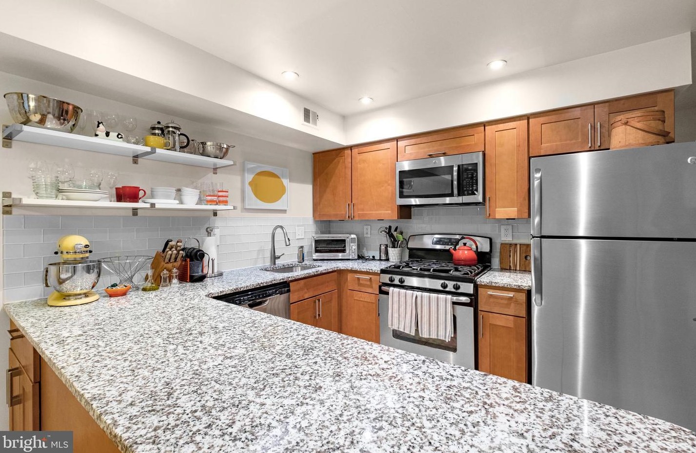 813 Taney St, Philadelphia PA 19146-1045 exterior