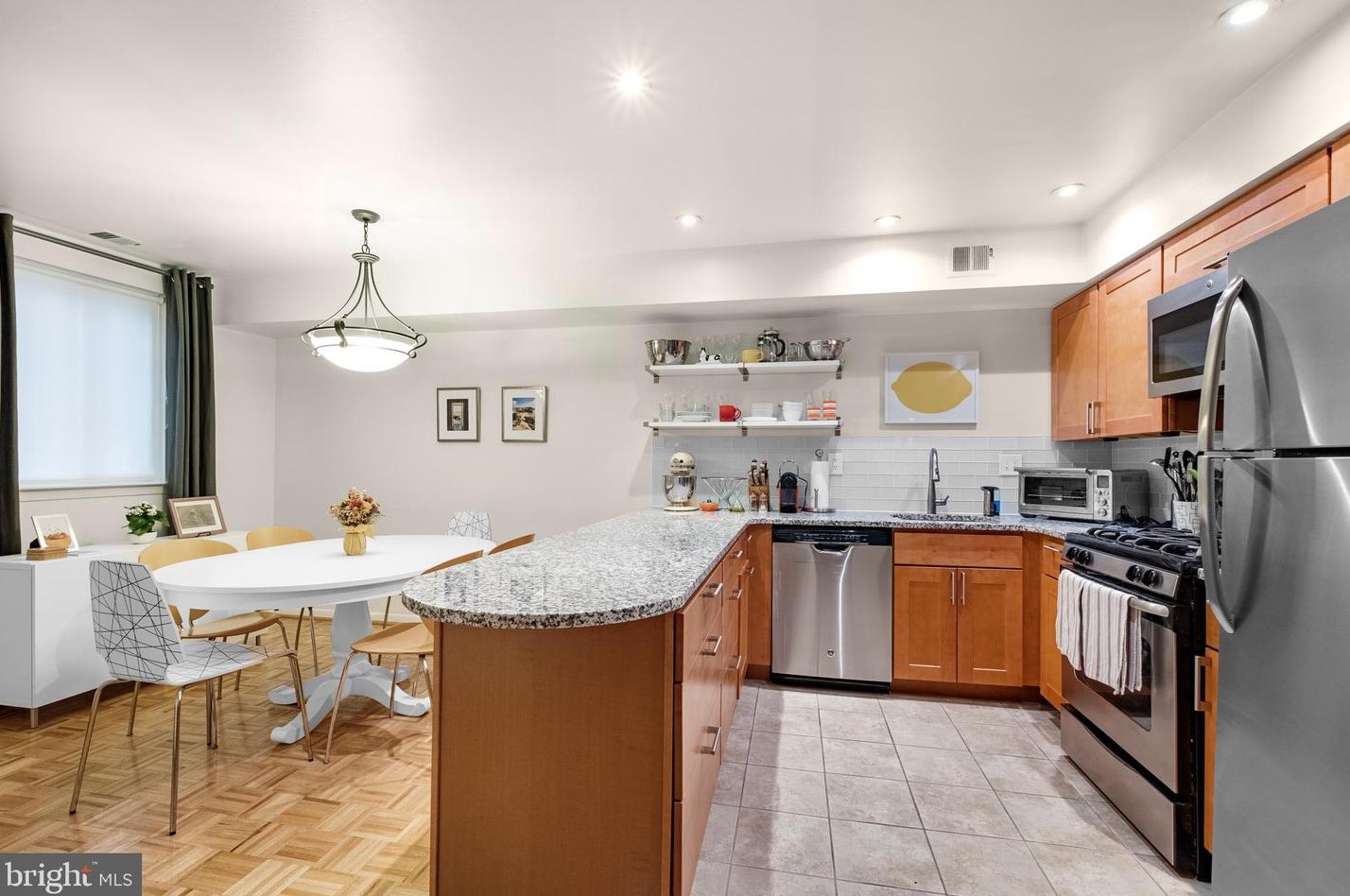 813 Taney St, Philadelphia PA 19146-1045 exterior