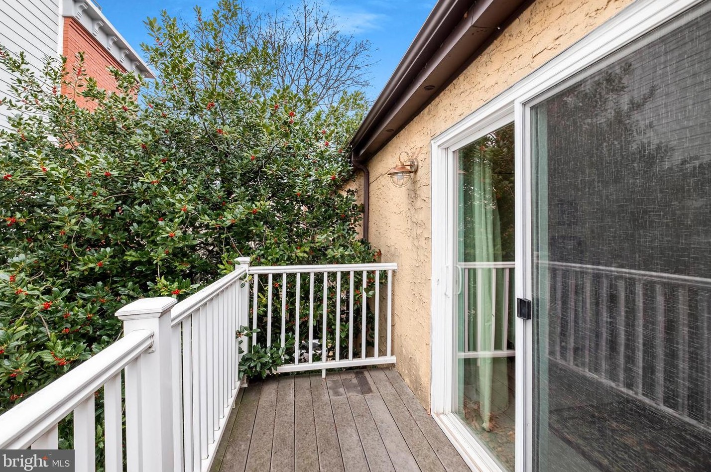 813 Taney St, Philadelphia PA 19146-1045 exterior