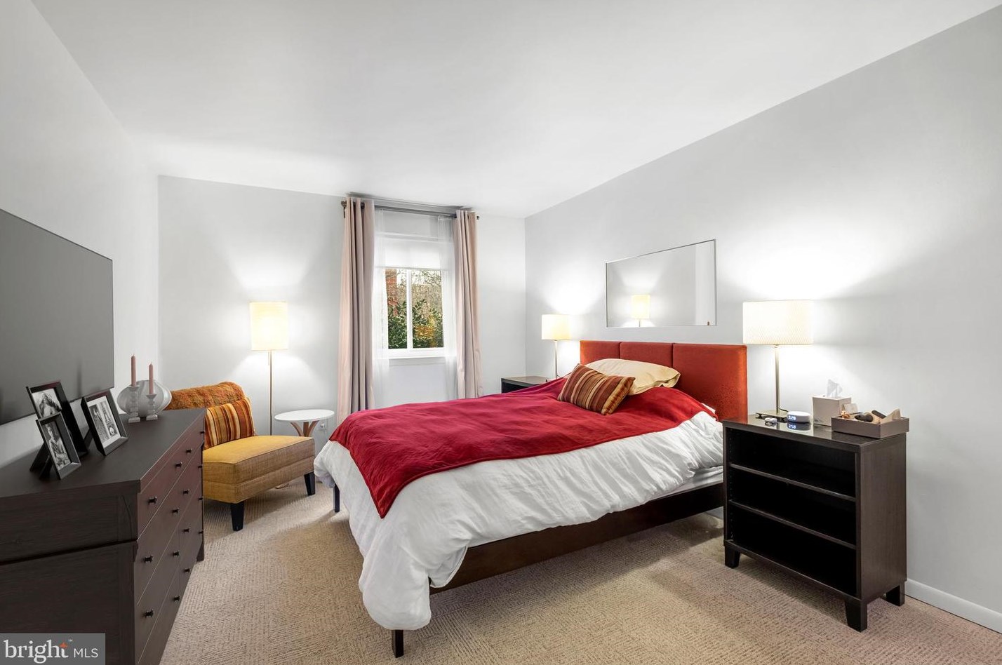 813 Taney St, Philadelphia PA 19146-1045 exterior