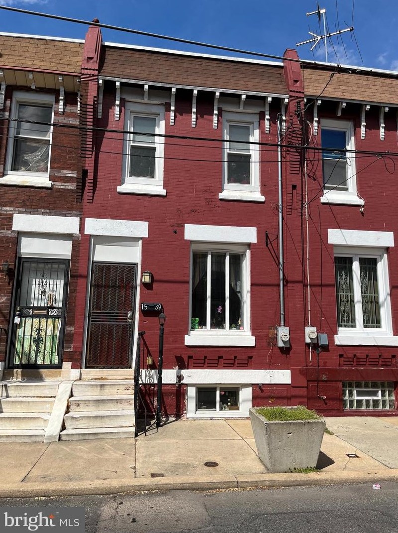 1539 Page St, Philadelphia, PA 19121-2317