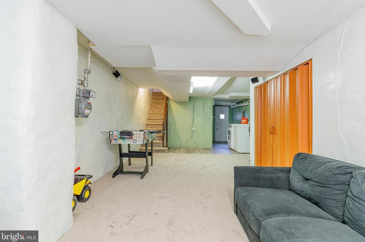 6643 Fairhill St, Philadelphia PA  19126-3020 exterior