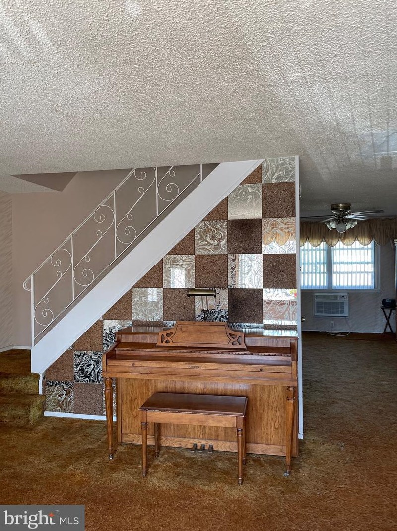 12541 Chilton Rd, Philadelphia, PA 19154-1305