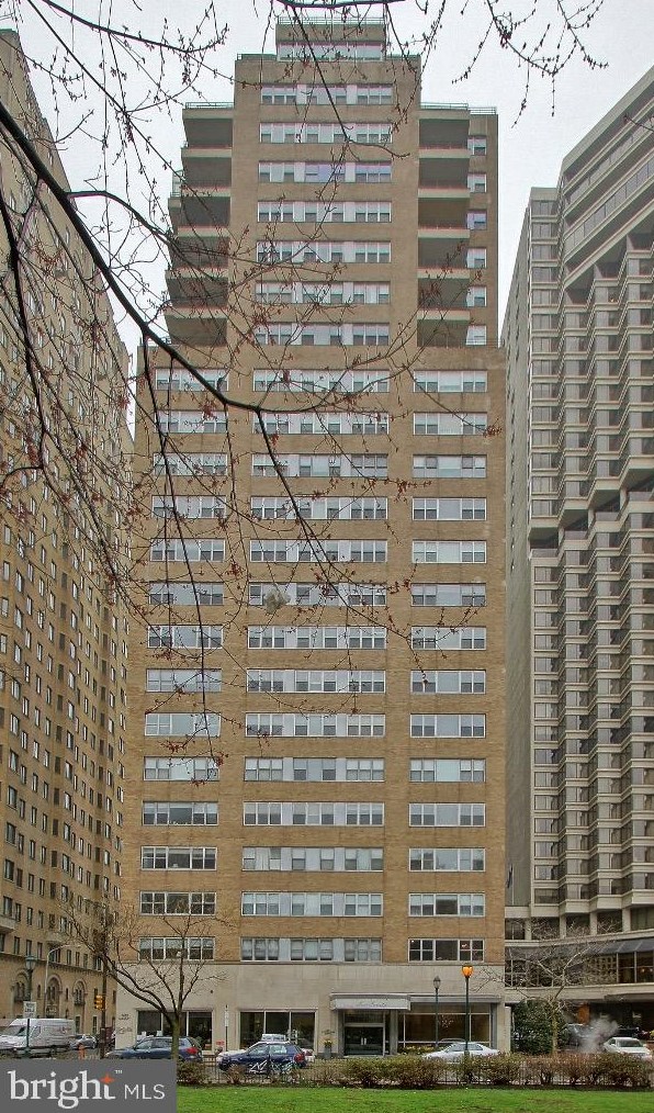 220 Rittenhouse Sq, Philadelphia PA 19103-5709 exterior