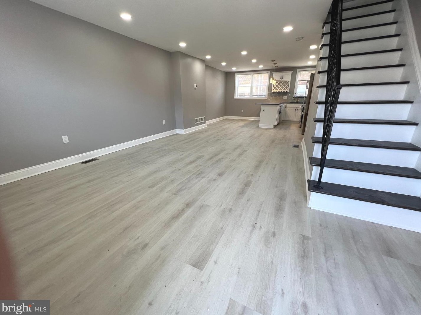 4407 Loring St, Philadelphia, PA 19136-4015