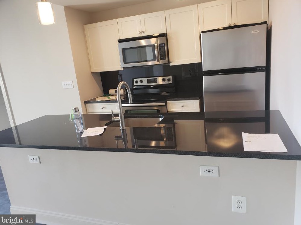 1830 Lombard St #1013, Philadelphia, PA 19146