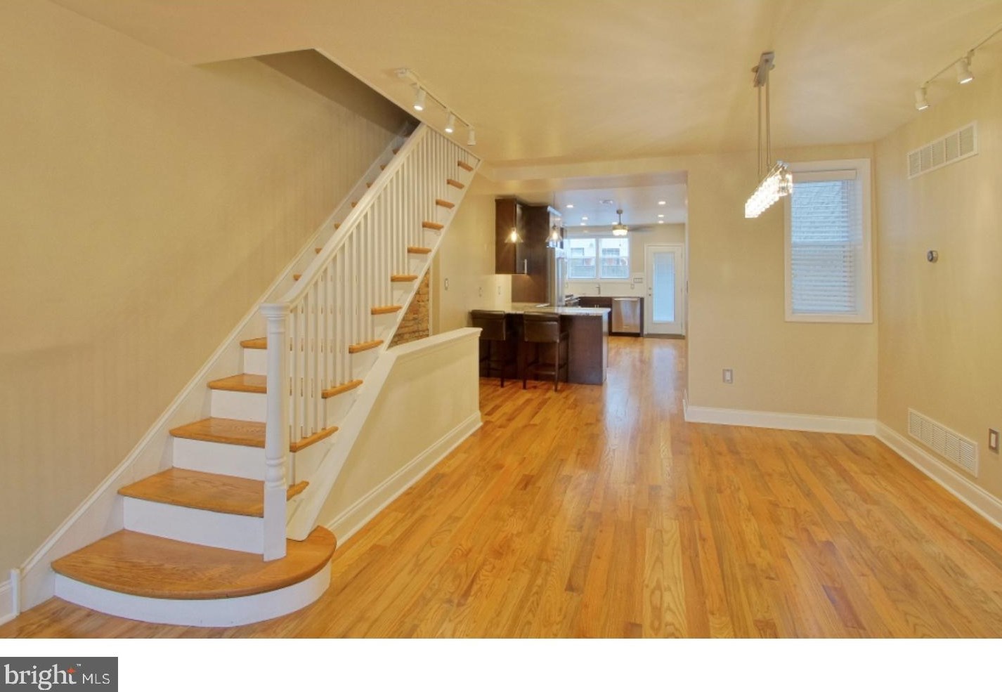 1112 Morris St, Philadelphia PA  19148-1140 exterior