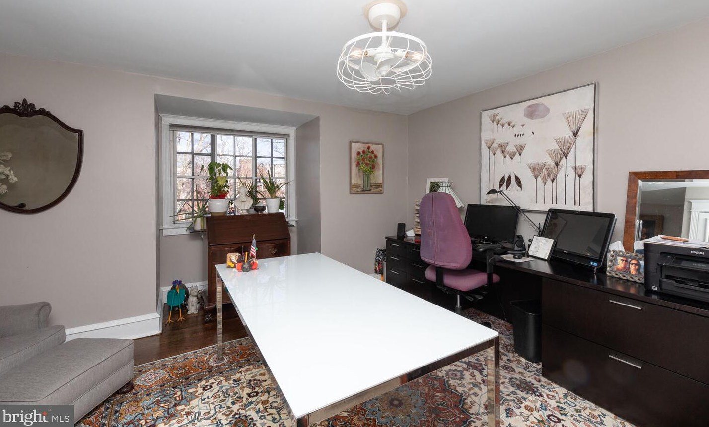 3470 Queen Ln, Philadelphia PA  19129-1441 exterior