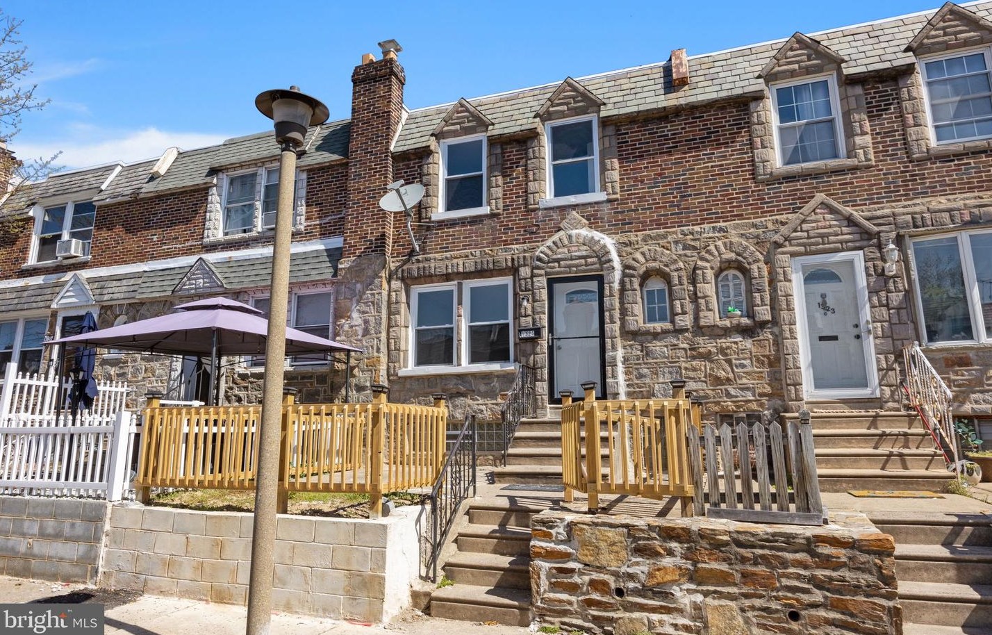 1321 Hale St, Philadelphia, PA 19111-5817