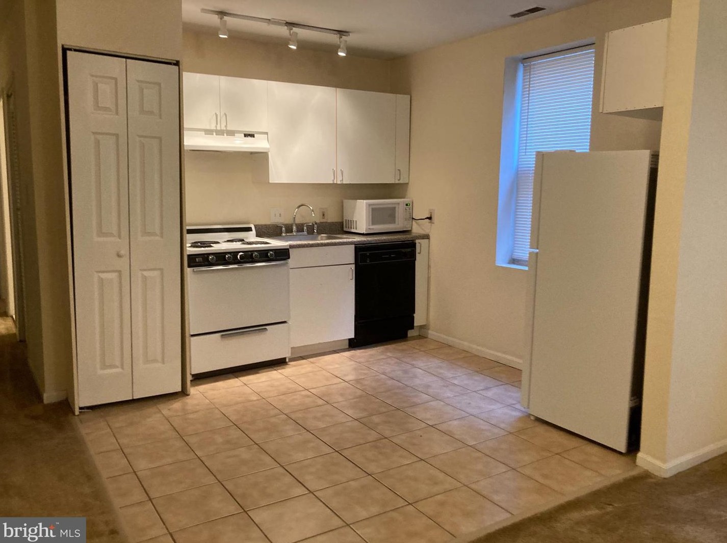 339 Bainbridge St Apt 2f, Philadelphia, PA