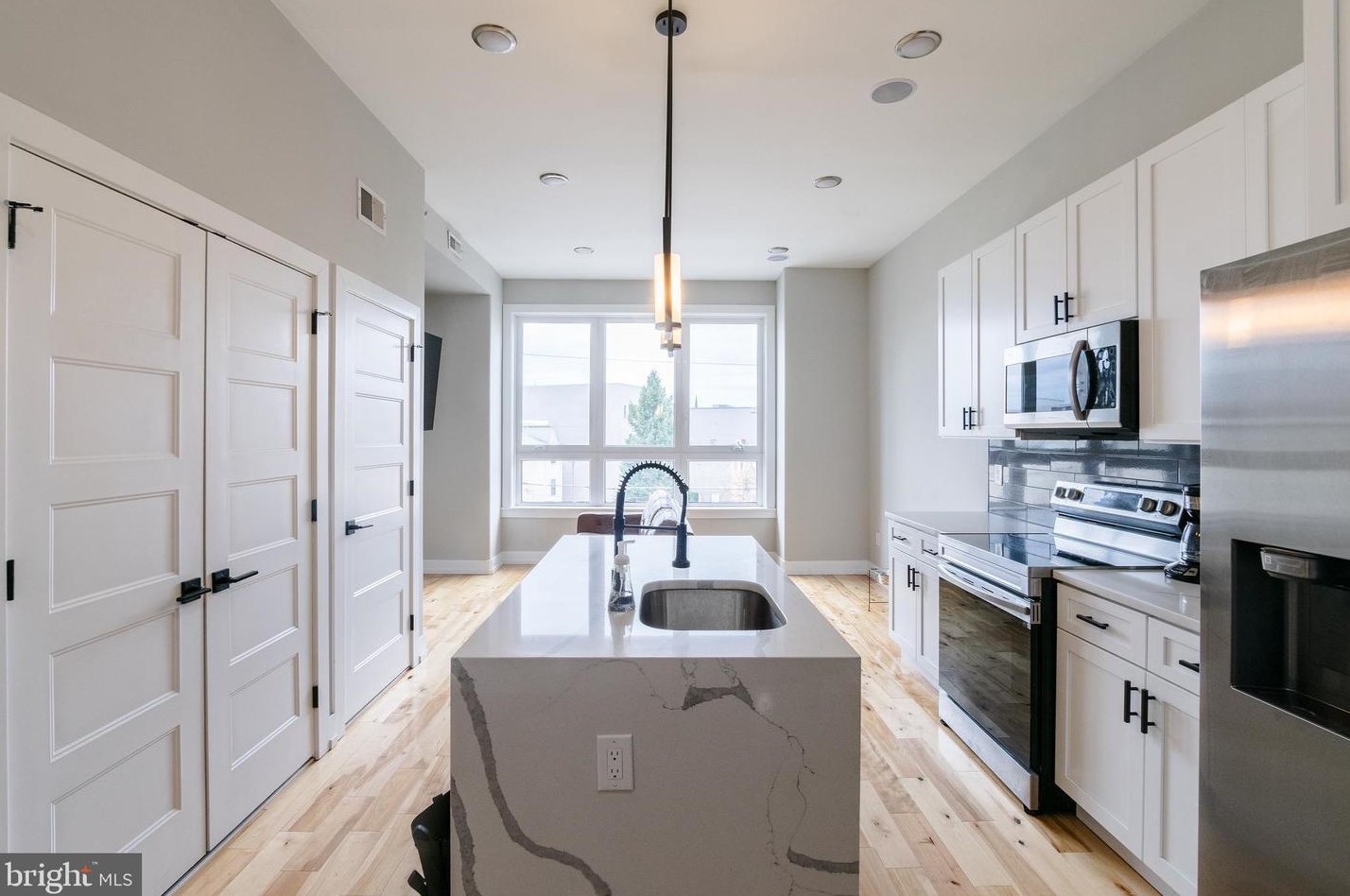 411 W Hewson St #unit 3, Philadelphia, PA 19122