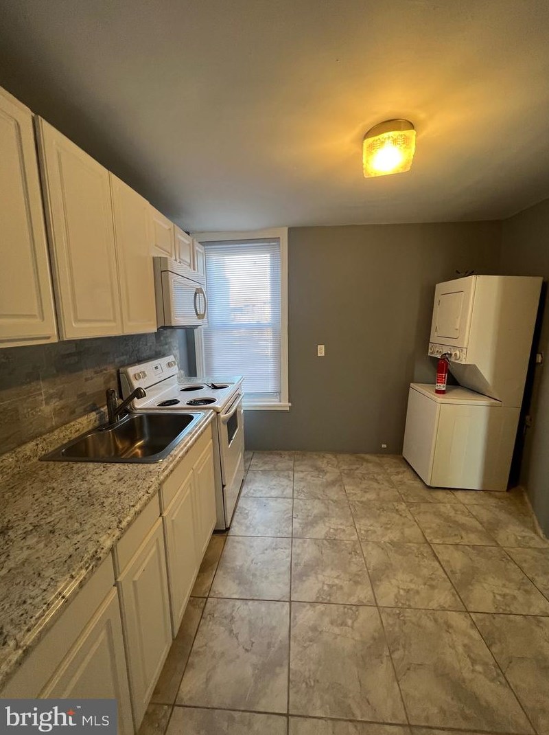 748 N 43rd St #2nd Floor, Philadelphia, PA 19104