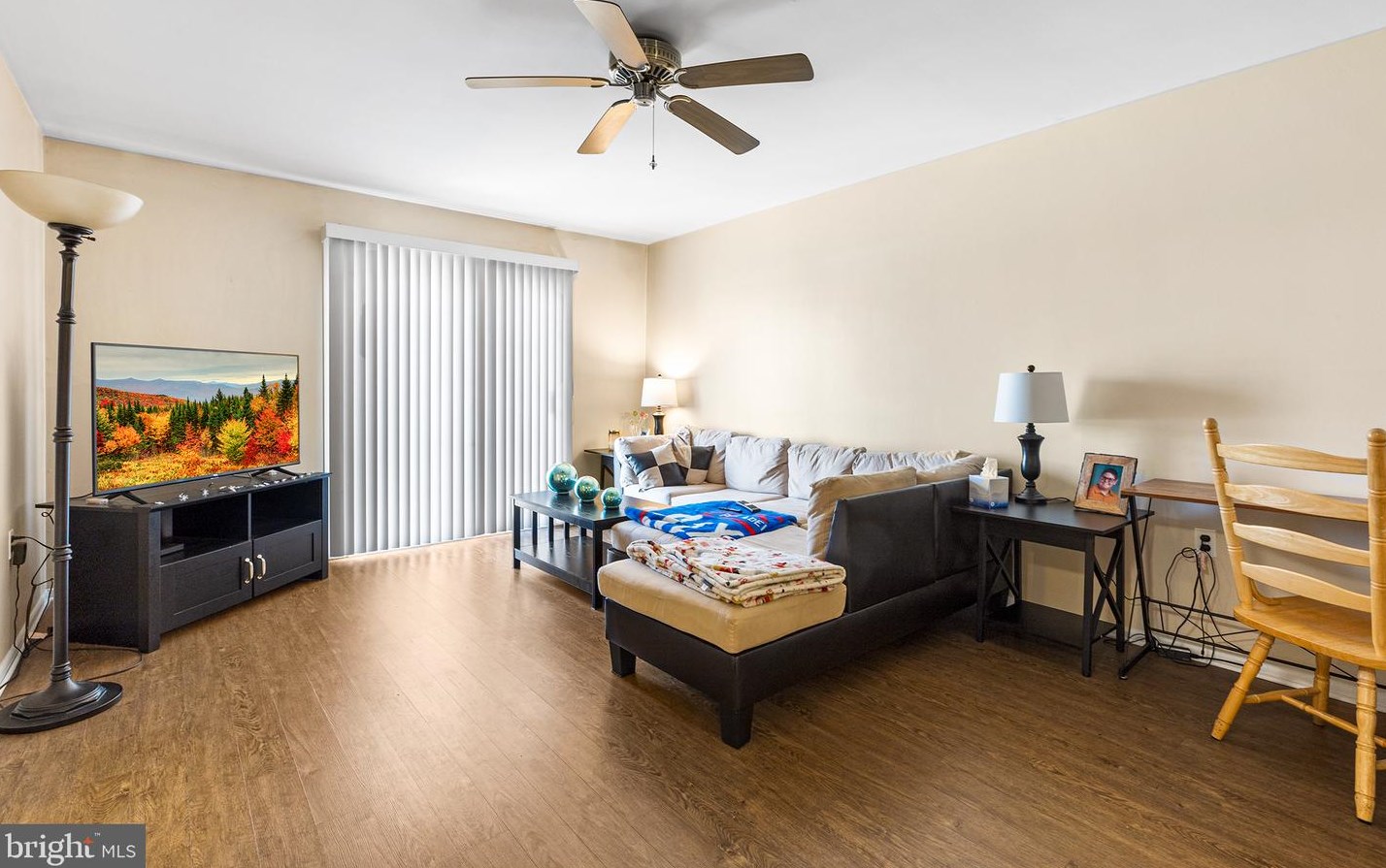 10106 Calera Rd, Philadelphia PA 19114-1214 exterior