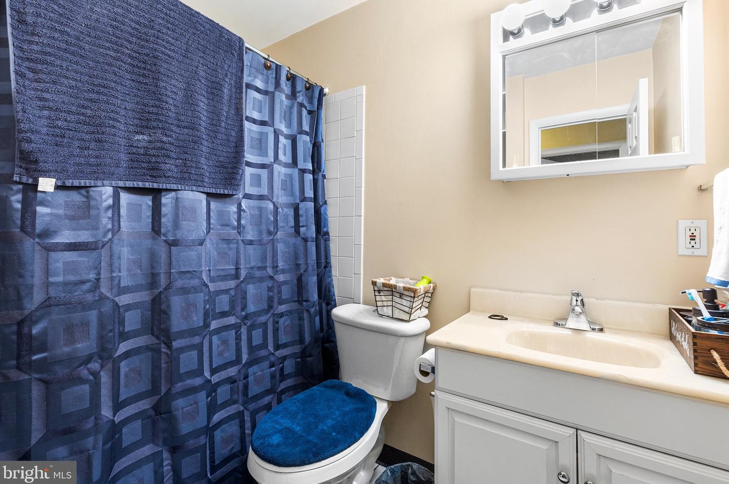 10106 Calera Rd, Philadelphia PA 19114-1214 exterior