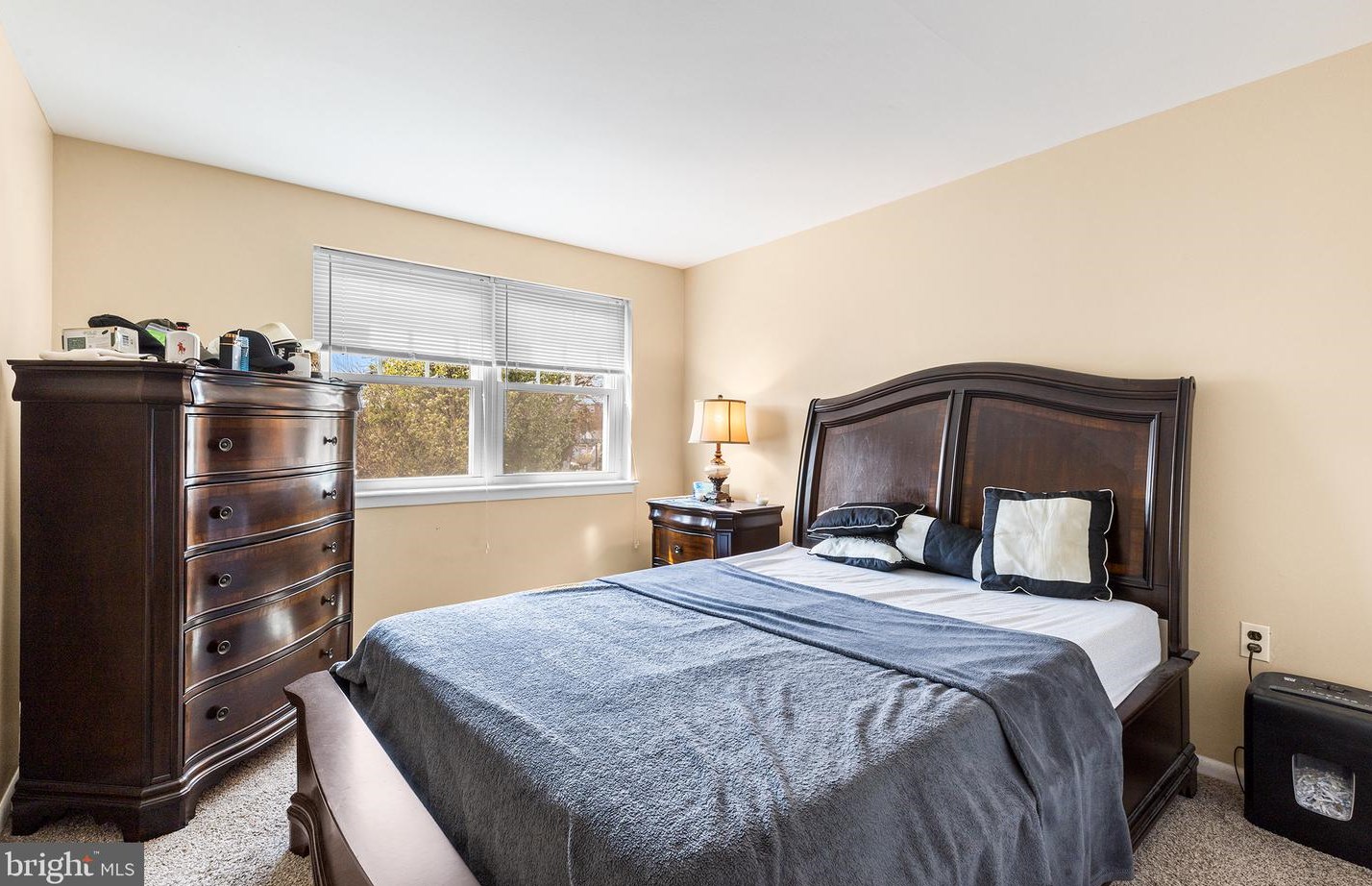 10106 Calera Rd, Philadelphia PA 19114-1214 exterior