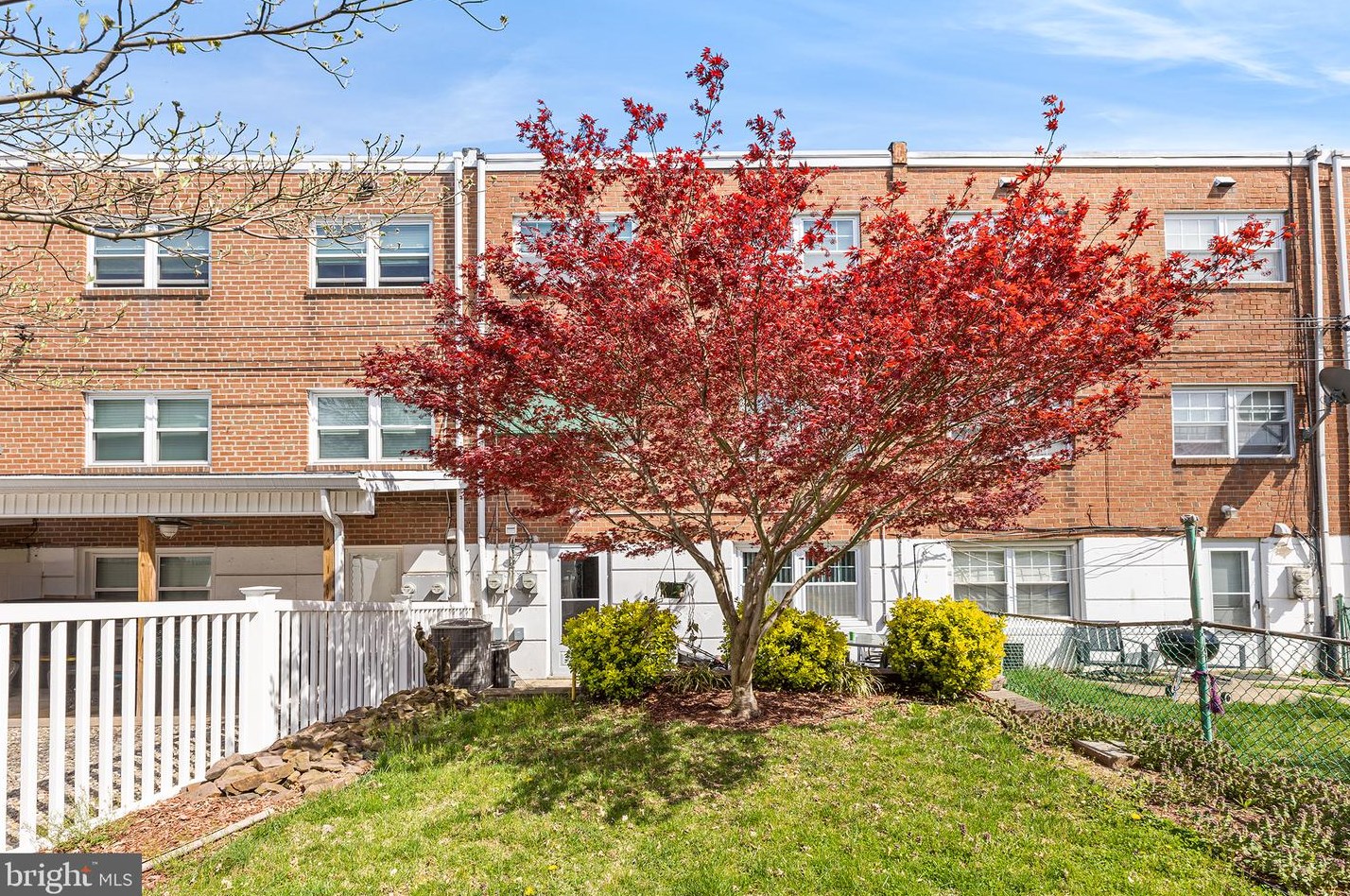 10106 Calera Rd, Philadelphia PA 19114-1214 exterior