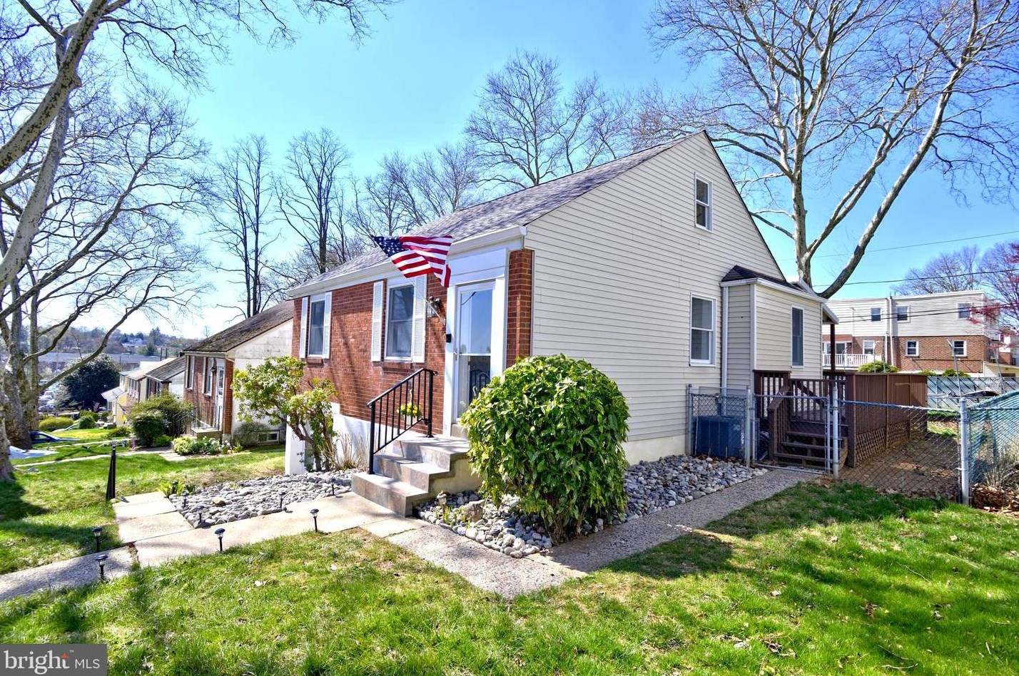14010 Napier St, Philadelphia, PA 19116-1020