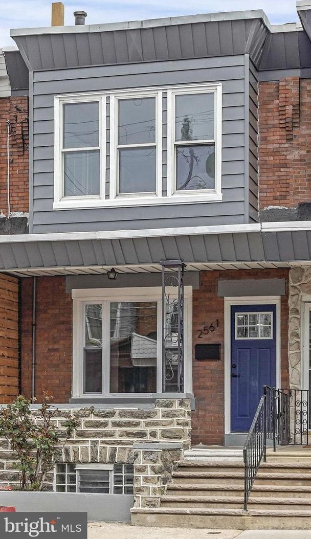 2561 Ontario St, Philadelphia, PA 19134-5332