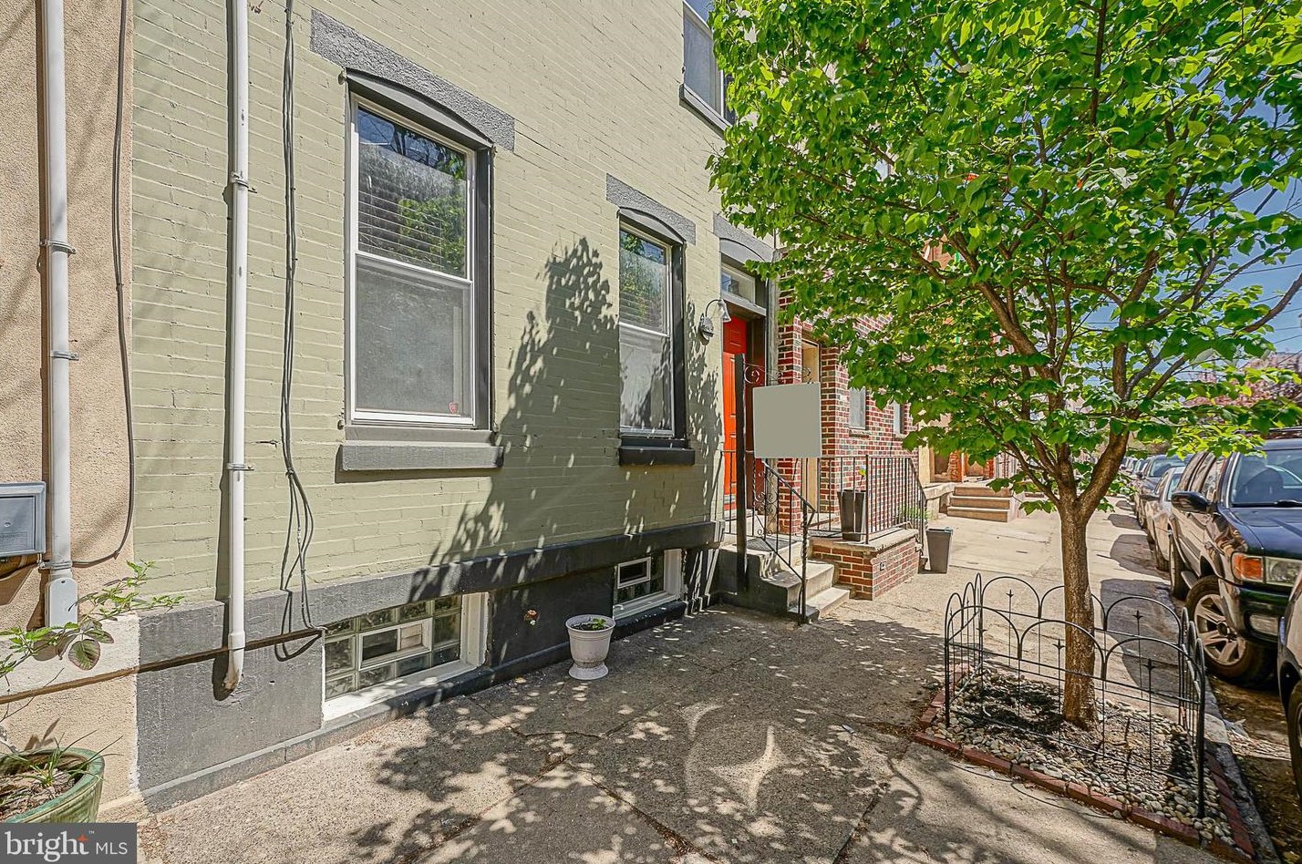 1927 Montrose St, Philadelphia PA  19146-2628 exterior