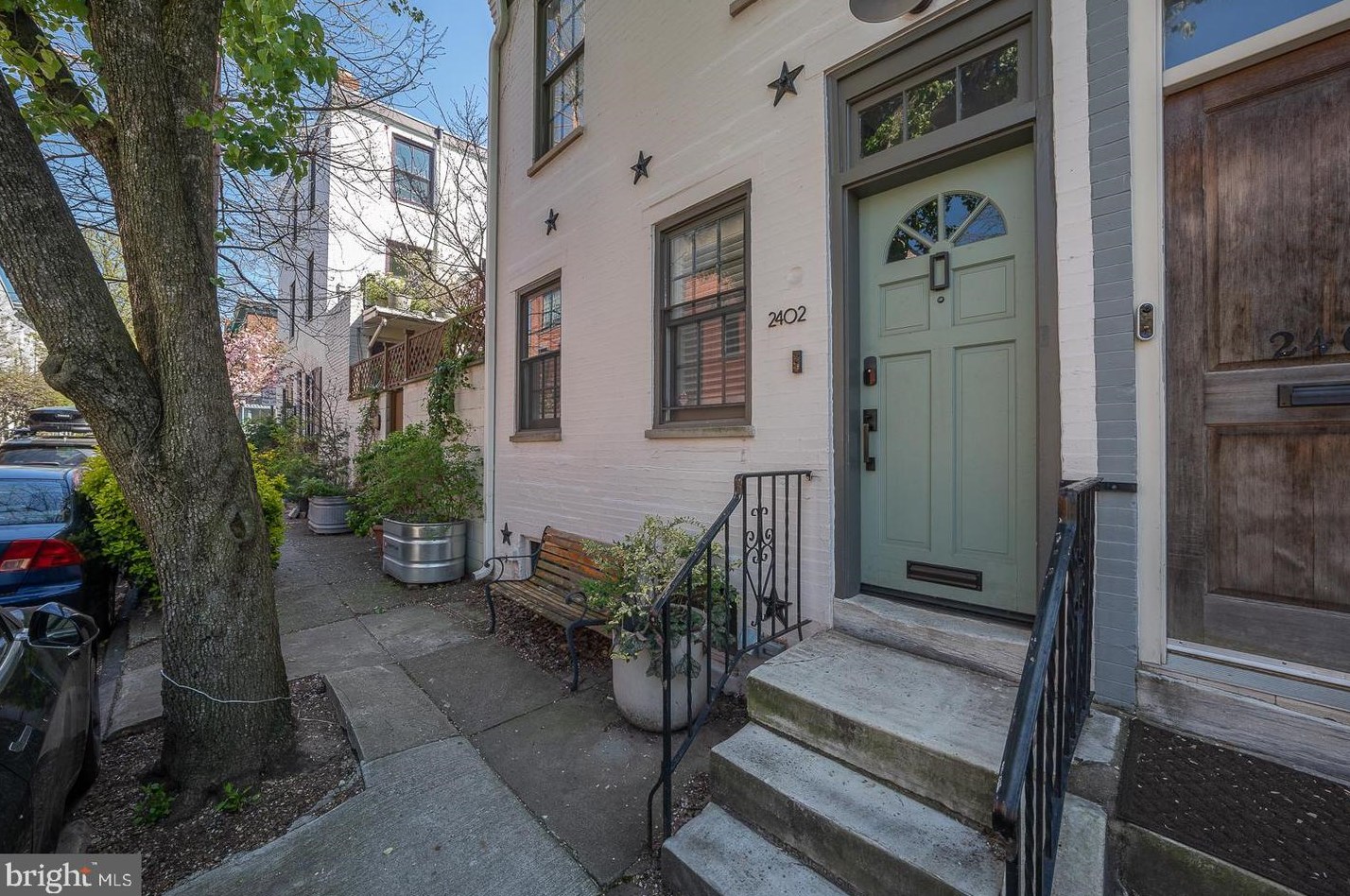 2402 Waverly St, Philadelphia, PA 19146