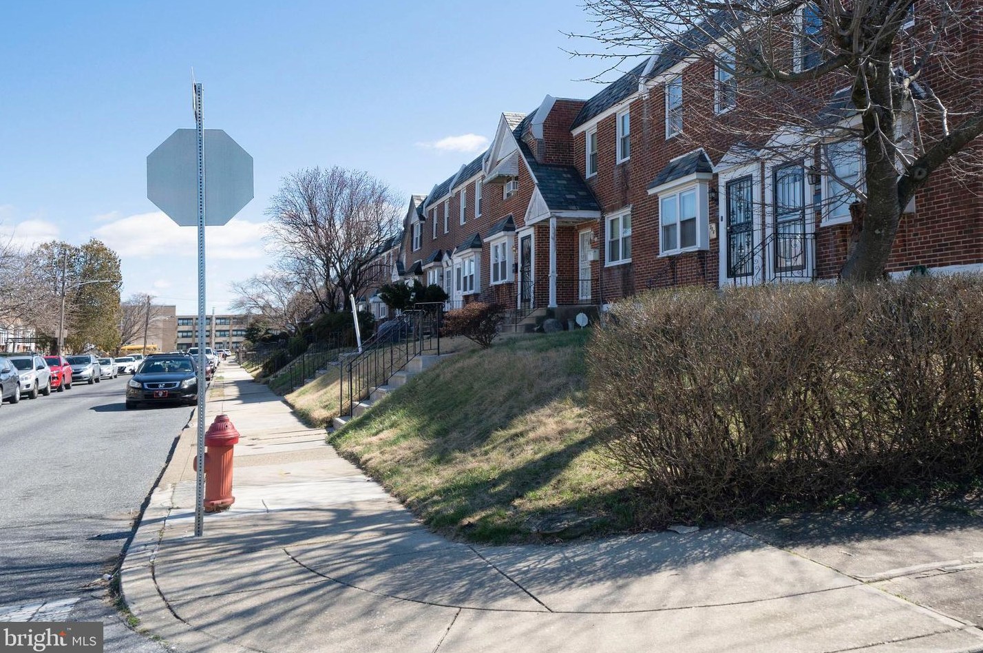 240 Colonial St, Philadelphia, PA 19126-3910