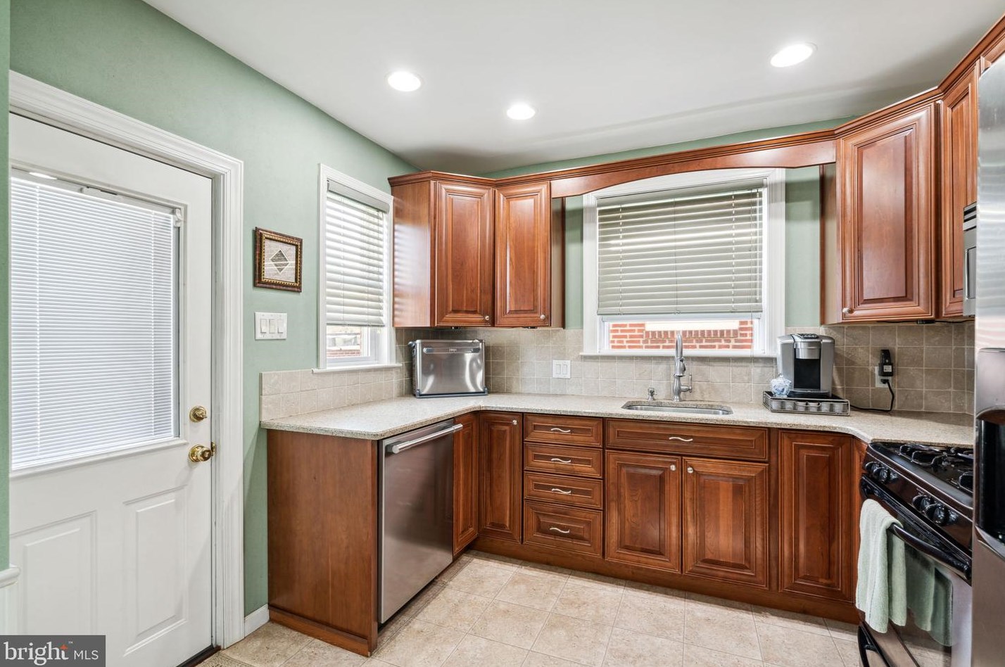 3239 Stanwood St, Philadelphia PA 19111-2306 exterior