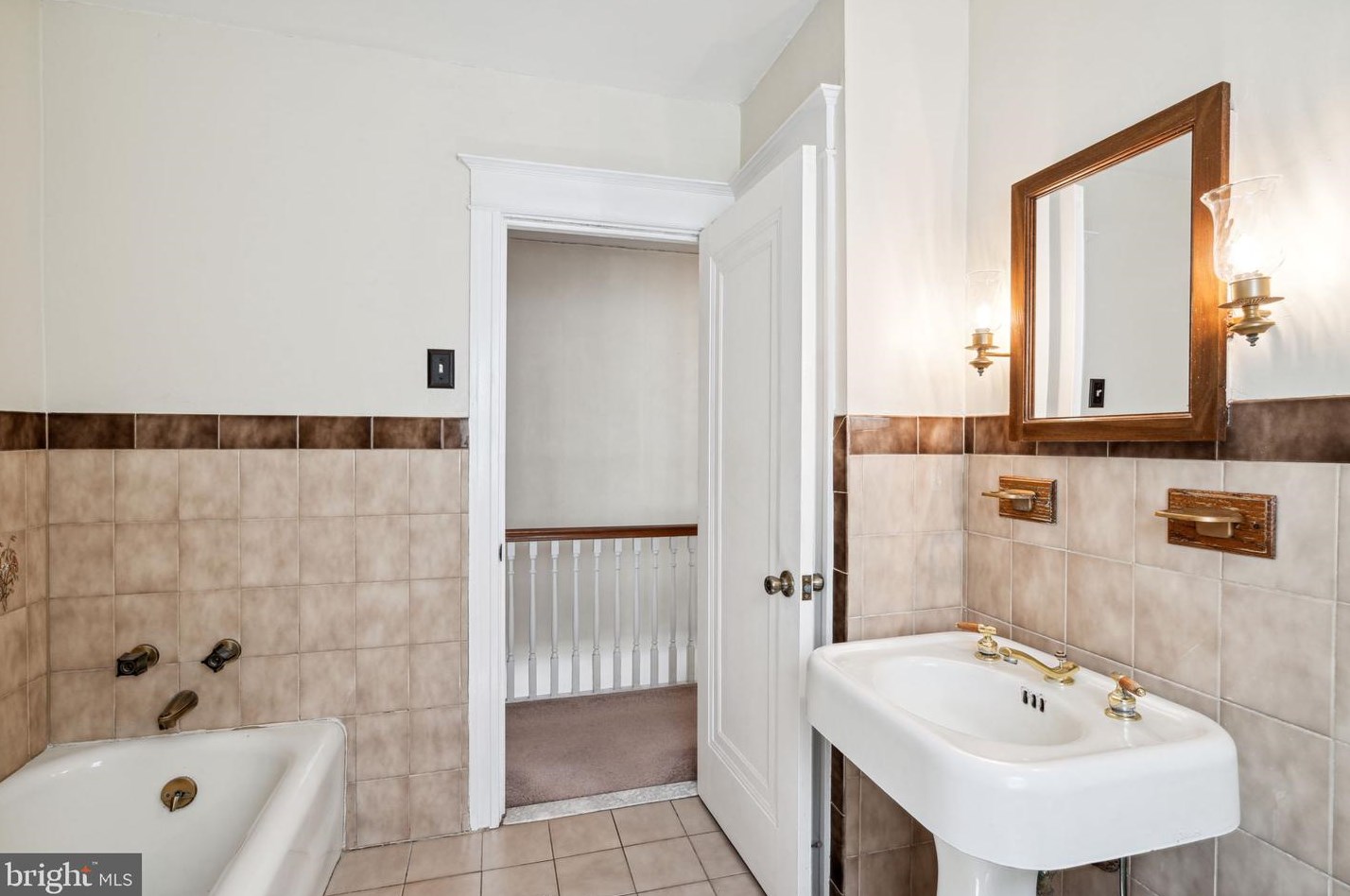 3239 Stanwood St, Philadelphia PA 19111-2306 exterior