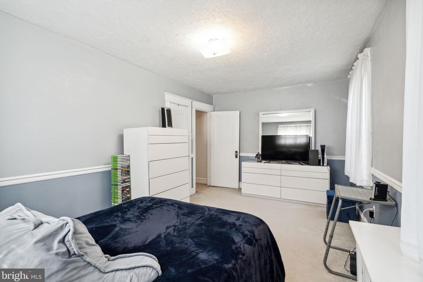 3239 Stanwood St, Philadelphia PA 19111-2306 exterior