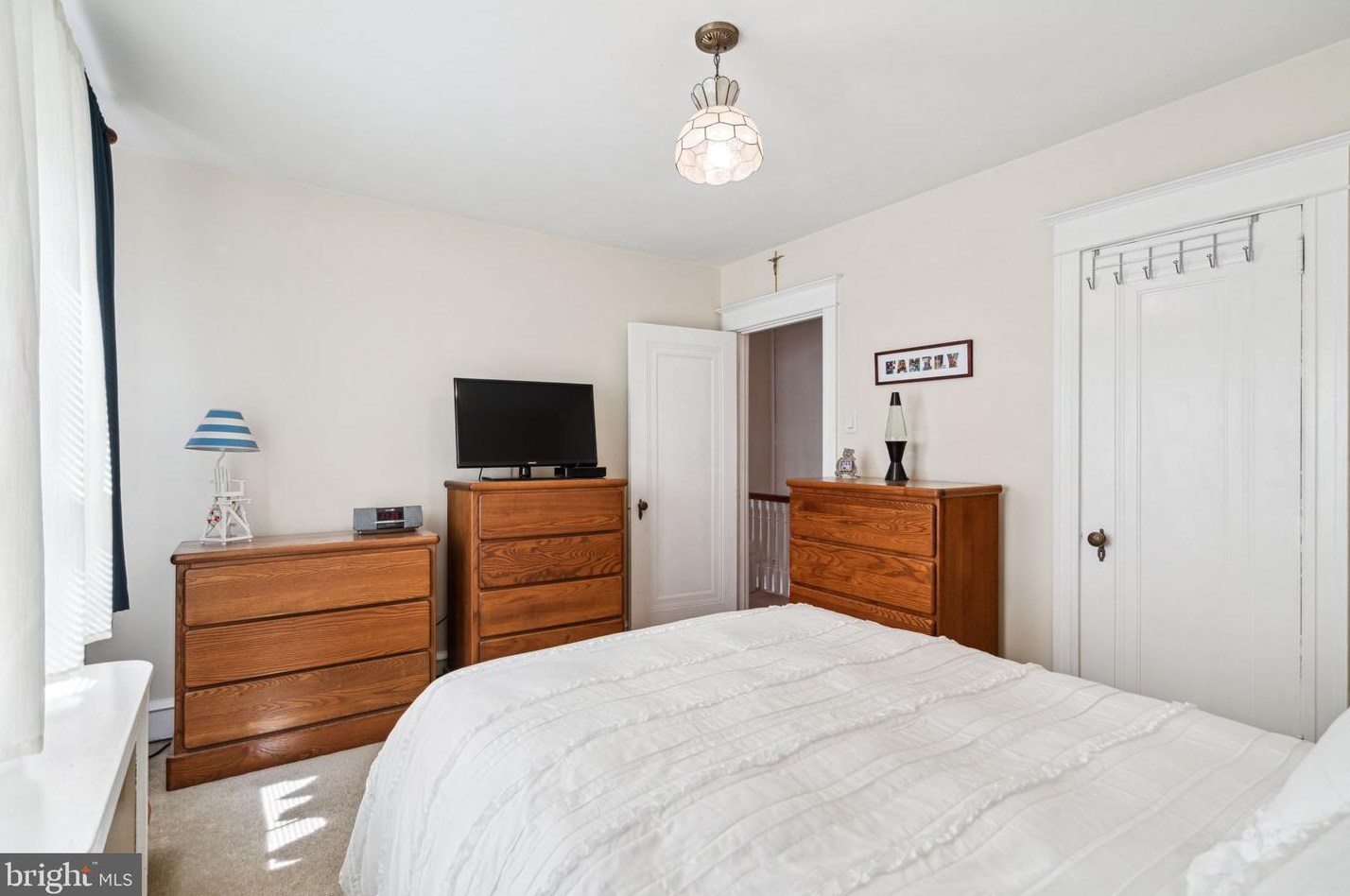 3239 Stanwood St, Philadelphia PA 19111-2306 exterior