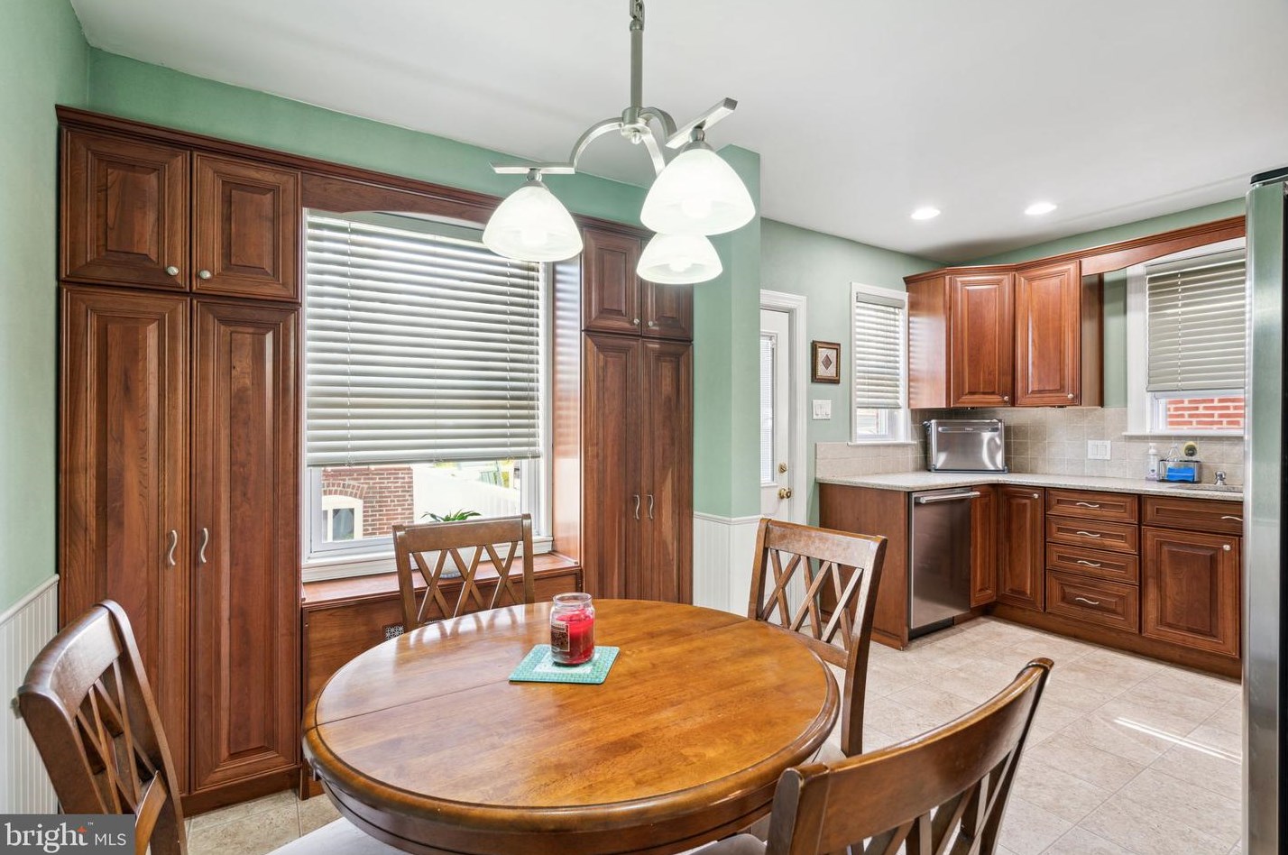 3239 Stanwood St, Philadelphia PA 19111-2306 exterior