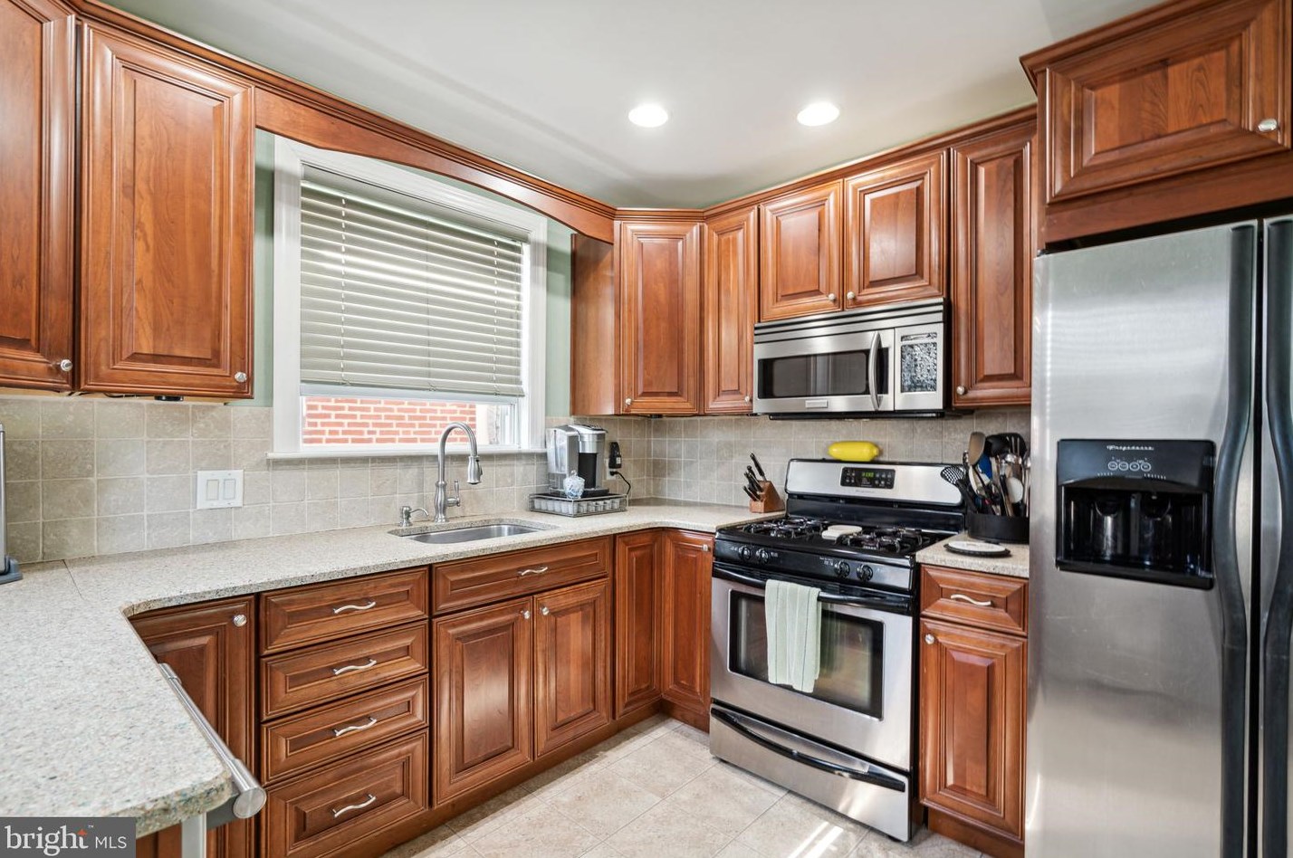 3239 Stanwood St, Philadelphia PA 19111-2306 exterior