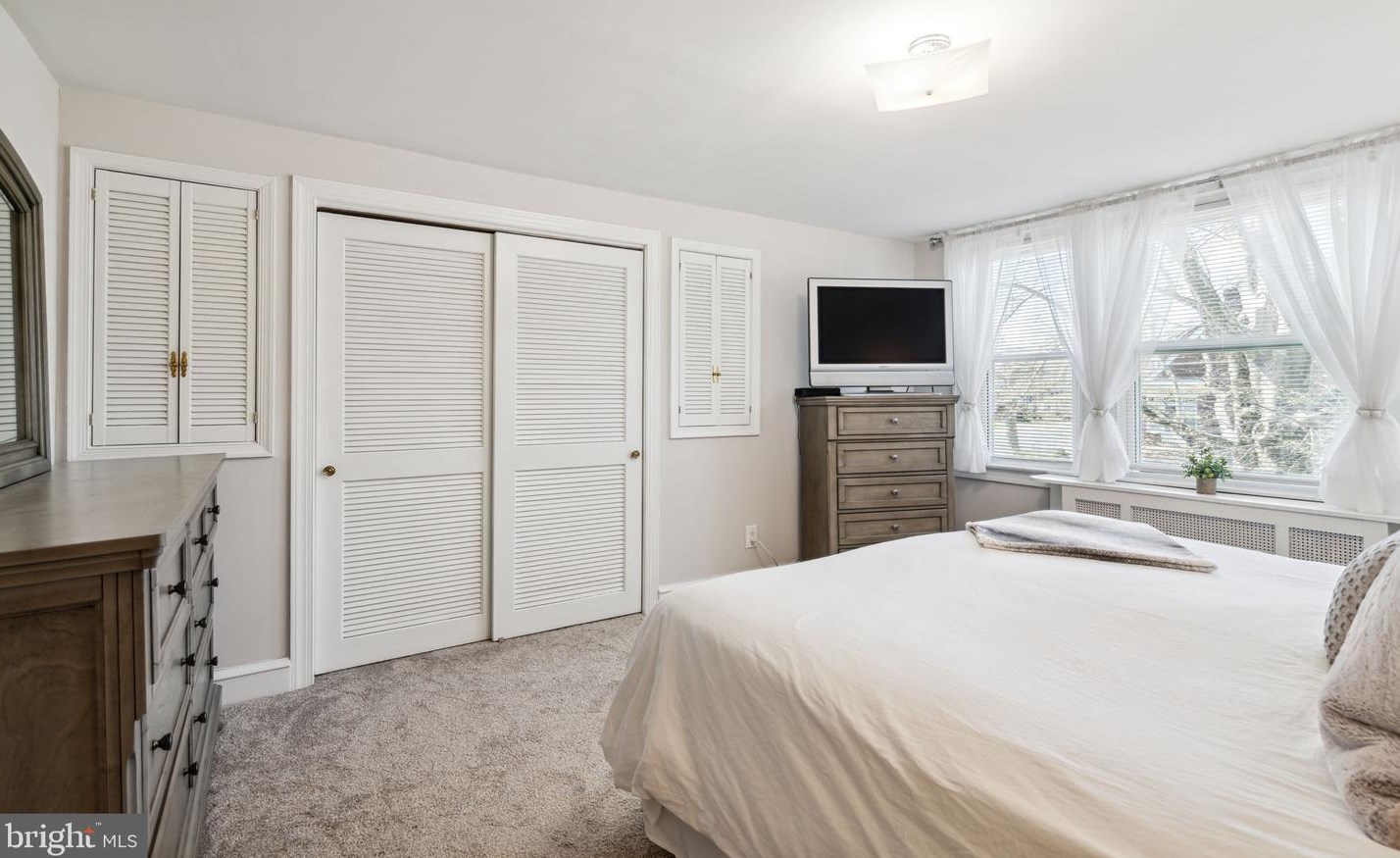 3239 Stanwood St, Philadelphia PA 19111-2306 exterior