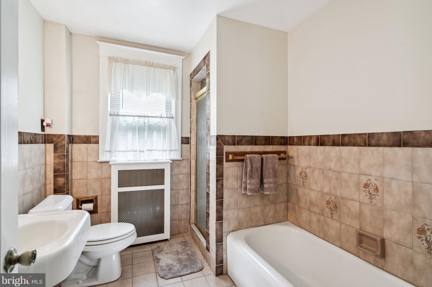 3239 Stanwood St, Philadelphia PA 19111-2306 exterior