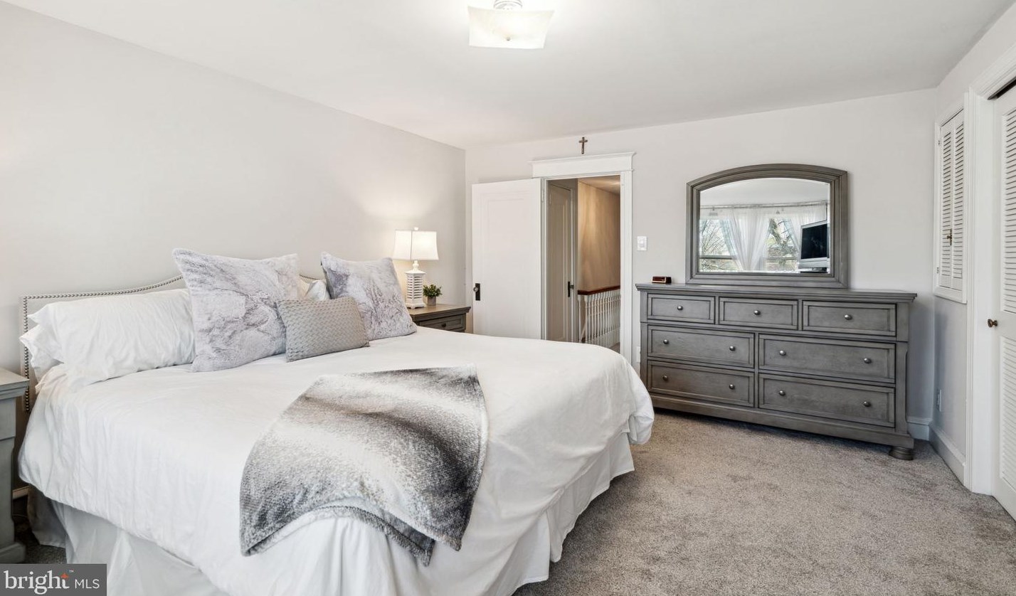 3239 Stanwood St, Philadelphia PA 19111-2306 exterior