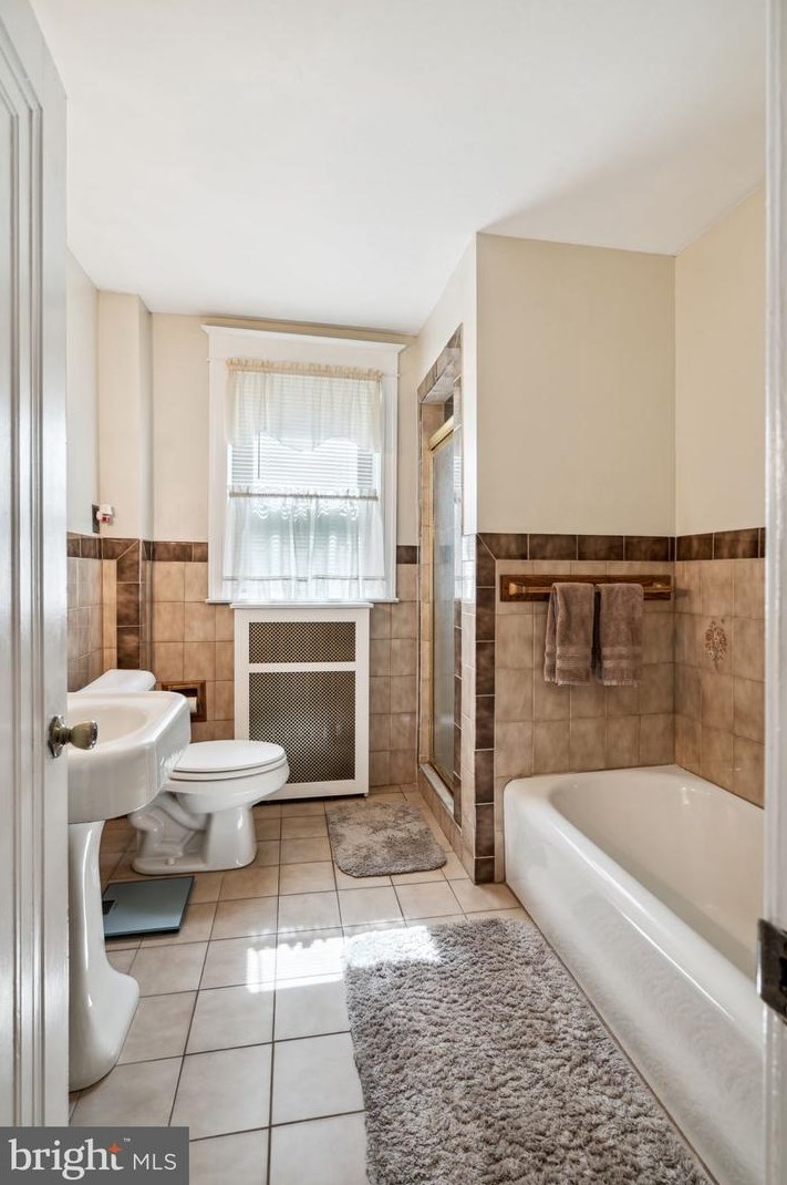 3239 Stanwood St, Philadelphia PA 19111-2306 exterior