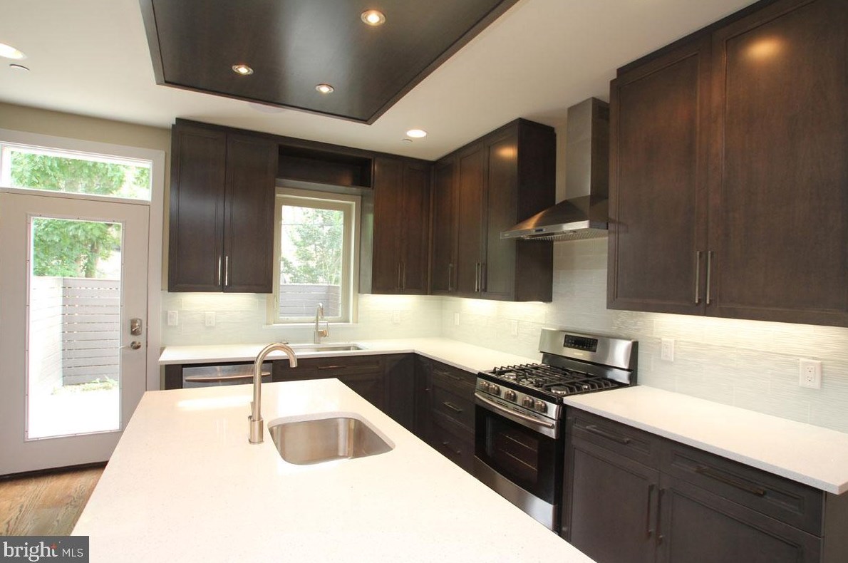 2236 Bainbridge St, Philadelphia, PA 19146