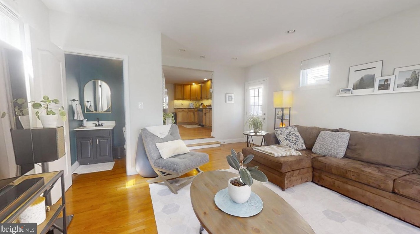 345 Delmar St, Philadelphia PA  19128-4505 exterior